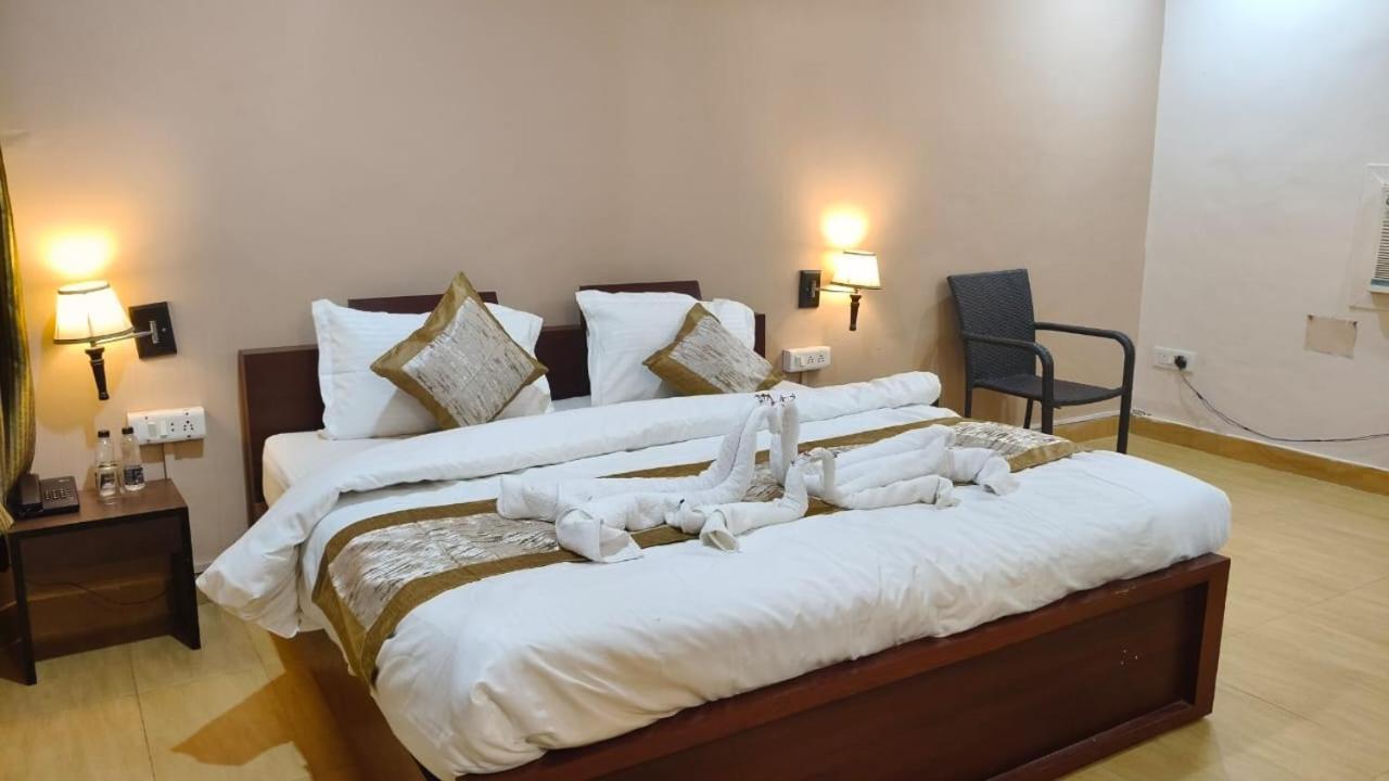 Hotel Shree Krishna Jungle Resort Кхаджурахо Экстерьер фото